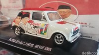Mobil mainan yang kerap dijadikan koleksi ini terbuat dari logam ini memberikan corak masing-masing Calon Presiden Republik Indonesia 2019. Kebetulan menyambut tahun politik, jadi sepertinya menarik untuk diproduksi dan dijual, ujar Herman yang menjual diecast pada Indonesia Diecast Expo (IDE) 2018. Foto: Rizki Pratama/detikOto