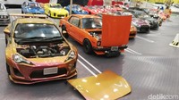 Herman menambahkan kedua diecast Capres RI 2019 ini dijual dengan harga yang sama. Keduanya kami jual dengan harga sama 150 ribu Rupiah. Foto: Rizki Pratama/detikOto