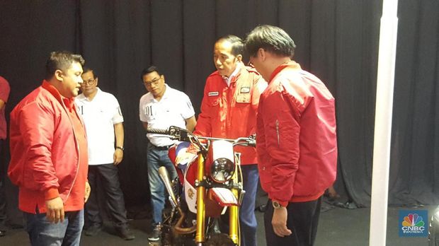 Saat Jokowi  Kesengsem Motor  Seharga Rp 800 Juta