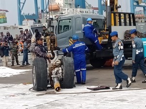 Inilah Roda Pesawat Lion Air JT 610 yang Berhasil Dievakuasi