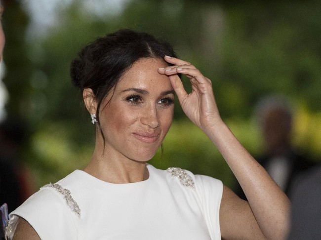 Berakhir sudah tur perdana Meghan Markle sebagai Duchess of Sussex ke Australia dan sekitarnya. Sorotan pun tertuju pada gaya Meghan, tanpa terkecuali deretan perhiasan mewah yang menghiasi penampilannya. Harganya beragam, mulai dari jutaan rupiah hingga tak ternilai. (Foto: Getty Images)