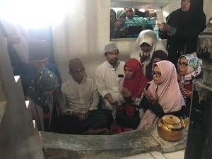 Ke Polewali Mandar, Sandiaga Ziarah Makam Imam Lapeo