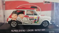 Herman yang bekerja mainan Vovo Toys mengatakan masing masing diecast dari kedua Capres tersebut masing-masing hanya diproduksi 15 unit saja. Kami buat 30 saja. Jokowi-Maruf 15 Diecast, Prabowo-Sandi 15 Diecast, ungkap Herman. Foto: Rizki Pratama/detikOto