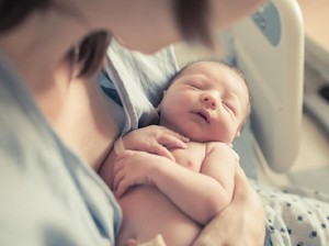 Dijatuhkan Staf Medis, Bayi Ini Alami Perdarahan Otak