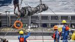 Melihat Proses Pengangkatan Mesin Lion Air PK-LQP