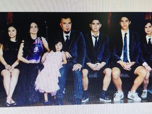 Ahmad Dhani Pajang Foto Keluarga Bareng Mulan, Nggak Mau Kalah dari Maia?