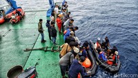 Memasuki hari ke-6 jatuhnya pesawat Lion Air JT 610, tim SAR gabungan terus bergerak mencari korban dan puing pesawat. Pagi ini ada 159 penyelam yang diterjunkan dalam pencarian.