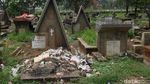 Penampakan Makam Tak Terawat di TPU Menteng Pulo