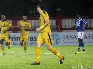 Simon McMenemy Keluhkan Jadwal Piala Indonesia yang Tak Jelas