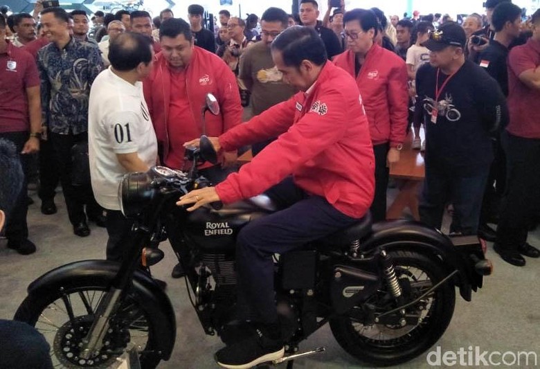 Saat Jokowi Tunggangi Motor di IMOS 2018 Foto: Ruly Kurniawan Saat Jokowi Tunggangi Motor di IMOS 2018 Foto: Ruly Kurniawan