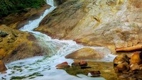 Aliran sungai yang mengalir ke Bondowoso ini berasal dari Kawah Ijen. Namanya Kalipait. (Chuk Shatu W/detikTravel)