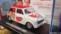 Salah satu barang yang terkena demam pilpres adalah mobil mainan diecast, dengan corak masing-masing calon presiden Republik Indonesia periode 2019-2013 yakni Jokowi-Maruf Amin dan Prabowo-Sandi. Foto: Rizki Pratama/detikOto