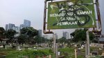 Penampakan Makam Tak Terawat di TPU Menteng Pulo