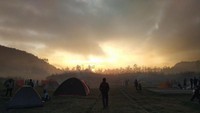 Ranca Upas pun tidak boleh dilewatkan. Apalagi kemping di sini, serasa di dunia dengan alam yang indah! (Deny Arga/dTraveler)