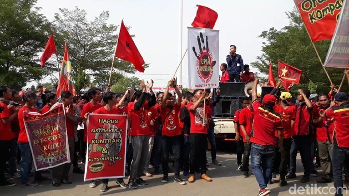 Demo buruh di Brebes, Sabtu (3/11/2018).