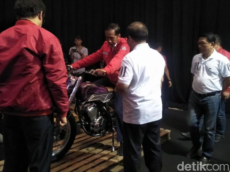 Layaknya Anak Motor, Jokowi Sambangi IMOS 2018