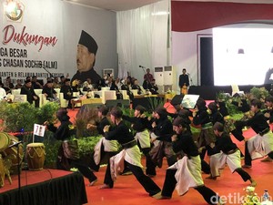 Ikuti Gerakan Silat Banten, Jokowi: Saya Bangga Bela Diri Asli RI