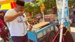 Gaya Kocak Akbar Ajudan Pribadi Saat Makan di Dapur hingga Jet Pribadi