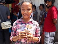 Suasana Penukaran Uang di Pulau Terluar Maluku