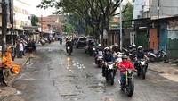 Jokowi terlihat menunggangi motor modifikasi terbarunya. Ini merupakan motor modifikasi kedua milik Jokowi. Foto: Ray Jordan