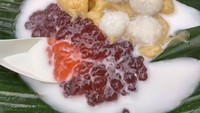 Jenang gempol yang ini dilengkapi bubur pacar cina dan sagu mutiara. Sedap! Foto : Instagram @ingekhanti