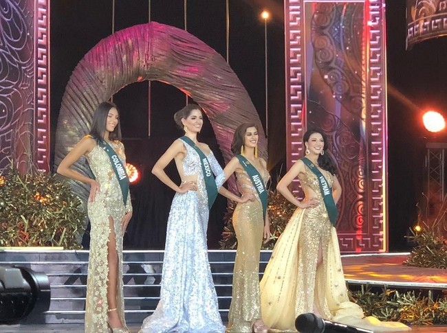 Dalam grandfinal Miss Earth 2018, Phuong Khanh Nguyen, mengalahkan wakil dari Austria, Kolombia, Meksiko. Austria yang diwakili Melanie Mader terpilih sebagai Miss Air. Sedangkan wakil Kolombia, Valeria Ayos menjadi Miss Water dan Melissa Flores dari Meksiko sebagai Miss Fire. (Foto: Instagram/@Miss Earth, @1995__npk, @ratuvashti)