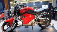 Super Soco TS dibawa ke IMOS 2018 oleh Mitra 2000, yang dikenal sebagai distributor komponen aftermarket seperti YSS dan TDR.  Foto: Agung Pambudhy