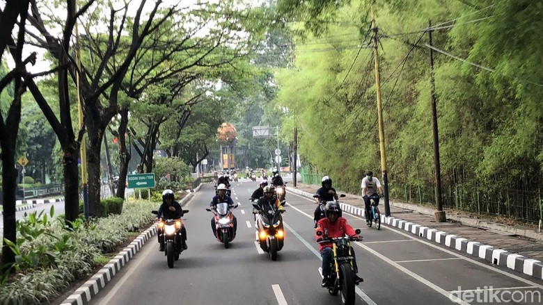 Jokowi saat touring naik motor Foto: Ray Jordan/detikcom Jokowi saat touring naik motor Foto: Ray Jordan/detikcom