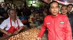 Foto: Jokowi Naik Motor ke Pasar