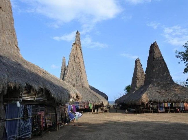 Keindahan Ratenggaro Ternoda Pungli 