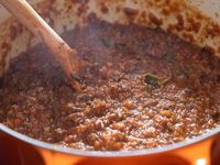 Ibunya Masak Saus Daging, Wanita Vegan Ini Ancam Akan Menusuknya
