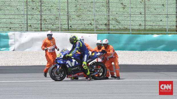 Valentino Rossi fell in the MotoGP Malaysia 2018.