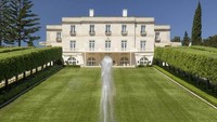 Rumah bergaya Neoclassic Perancis pada tahun 1933 ini diarsiteki oleh arsitek terkenal Sumner Spaulding. Istimewa/Architectural Digest.