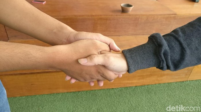 tes kepribadian jabat tangan
