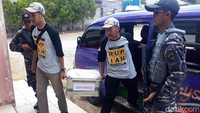 Jumlah uang yang ditukar warga juga beragam. Ada yang menukar hanya Rp 130 ribu, bahkan ada yang jumlahnya mencapai Rp 3 juta. Jumlah uang itu ditukar dalam nominal kecil.