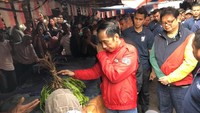 Jokowi langsung meninjau langsung harga komoditi di Pasar Anyar, Tangerang.