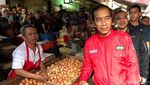 12 Pose Jokowi Saat Blusukan ke Pasar Anyar Tangerang