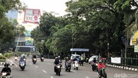 Selama perjalanan, warga banyak yang terkaget melihat Jokowi. Mereka baru sadar setelah berpapasan dengan Jokowi dan hampir kelewatan.