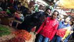 12 Pose Jokowi Saat Blusukan ke Pasar Anyar Tangerang