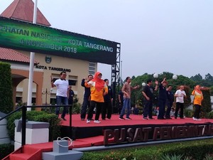 Hadiri Peringatan Hari Kesehatan, Jokowi Senam Bareng di Tangerang