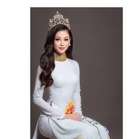 Phuong Khanh Nguyen merupakan finalis asal Vietnam. Untuk pertamakalinya wakil Vietnam keluar sebagai juara pertama dalam ajang kontes kecantikan dunia. Khanh dinobatkan sebagai juara oleh Miss Earth 2017 Karen Ibasco yang berasal dari Filipina. (Foto: Instagram/@Miss Earth, @1995__npk, @ratuvashti)