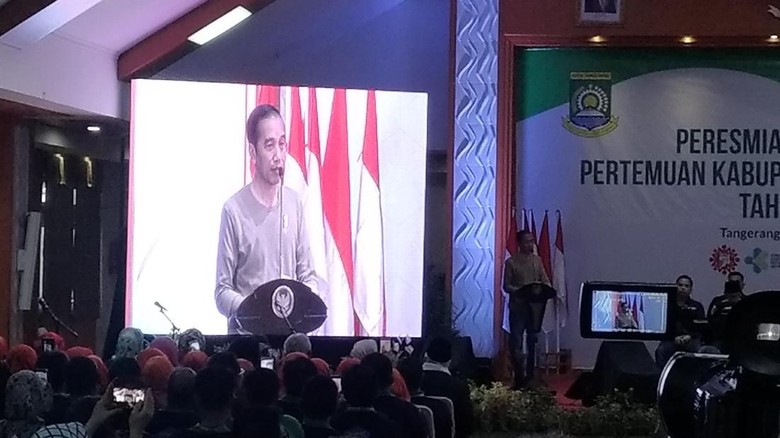 Hari Kesehatan, Jokowi Singgung Pengeluaran Triliunan BPJS Kesehatan Hari Kesehatan, Jokowi Singgung Pengeluaran Triliunan BPJS Kesehatan