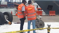 Turbin mesin Lion Air PK-LQP diangkat dari perairan Karawang, Sabtu (3/11) kemarin. Foto: Audrey/detikcom