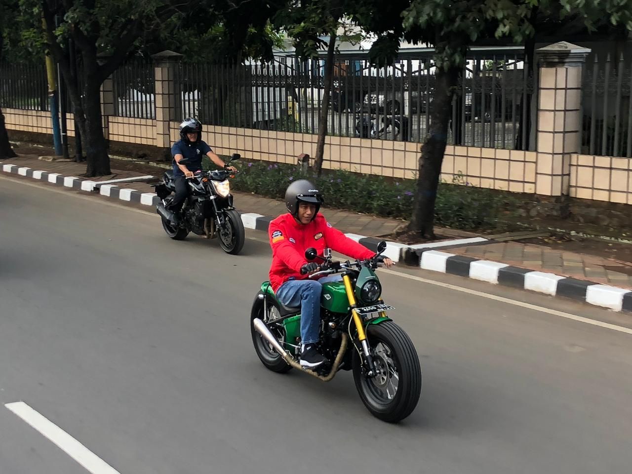 Gaya Jokowi Sunmori ke Pasar Gaya Jokowi Sunmori ke Pasar