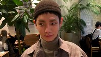 Bersama Onew, Minho dan Taemin, Key eksis lewat boy band SHINee. Pria manis ini ikut merayakan Halloween dengan sepotong cake cantik. Rasa labu bukan ya? Foto: Instagram bumkeyk