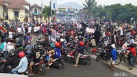 Ribuan orang tumpah di jalanan Boyolali Kota. 