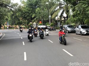 MK Gelar Sidang Jokowi Tak Nyalakan Lampu Motor di Siang Hari Tidak Ditilang