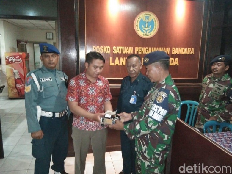 Ini Kronologi Gagalnya Pengiriman Senpi Warga Lumajang ke Jakarta Ini Kronologi Gagalnya Pengiriman Senpi Warga Lumajang ke Jakarta