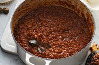 Ibunya Masak Saus Daging, Wanita Vegan Ini Ancam Akan Menusuknya