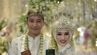 Melody eks JKT48 resmi menikah dengan sang kekasih akhir pekan lalu di Bandung, Jawa Barat. Foto: Dok. Hendra Klasik